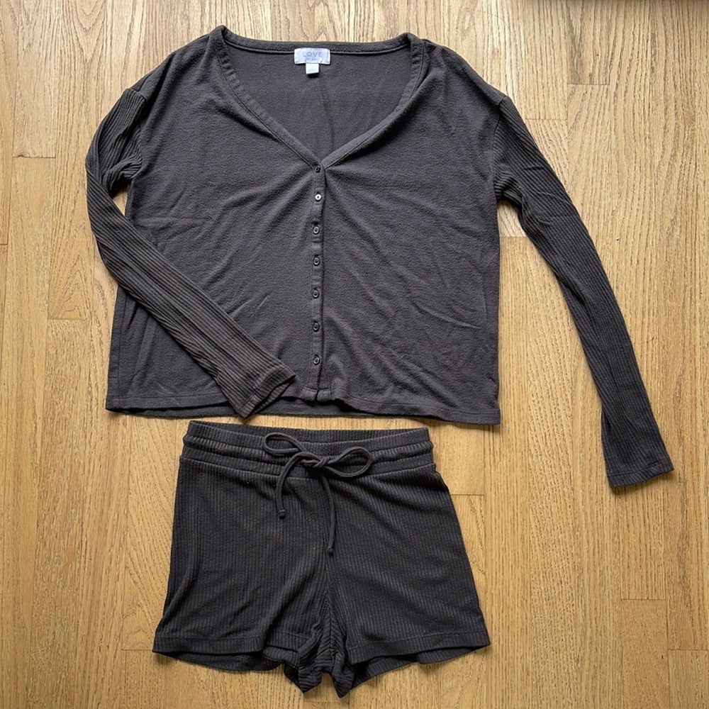 ♻️DONATED DEC. 2023♻️ 
Gap Love shorts and long-sleeve lounge set, size Small